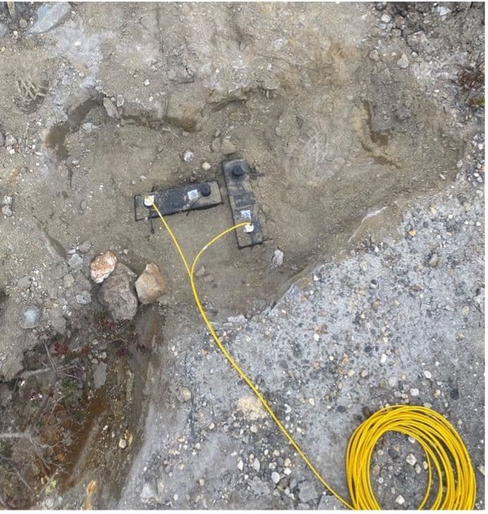 Tilt sensors (~30 cm in length) in the proximity of the east terrace of Poás.