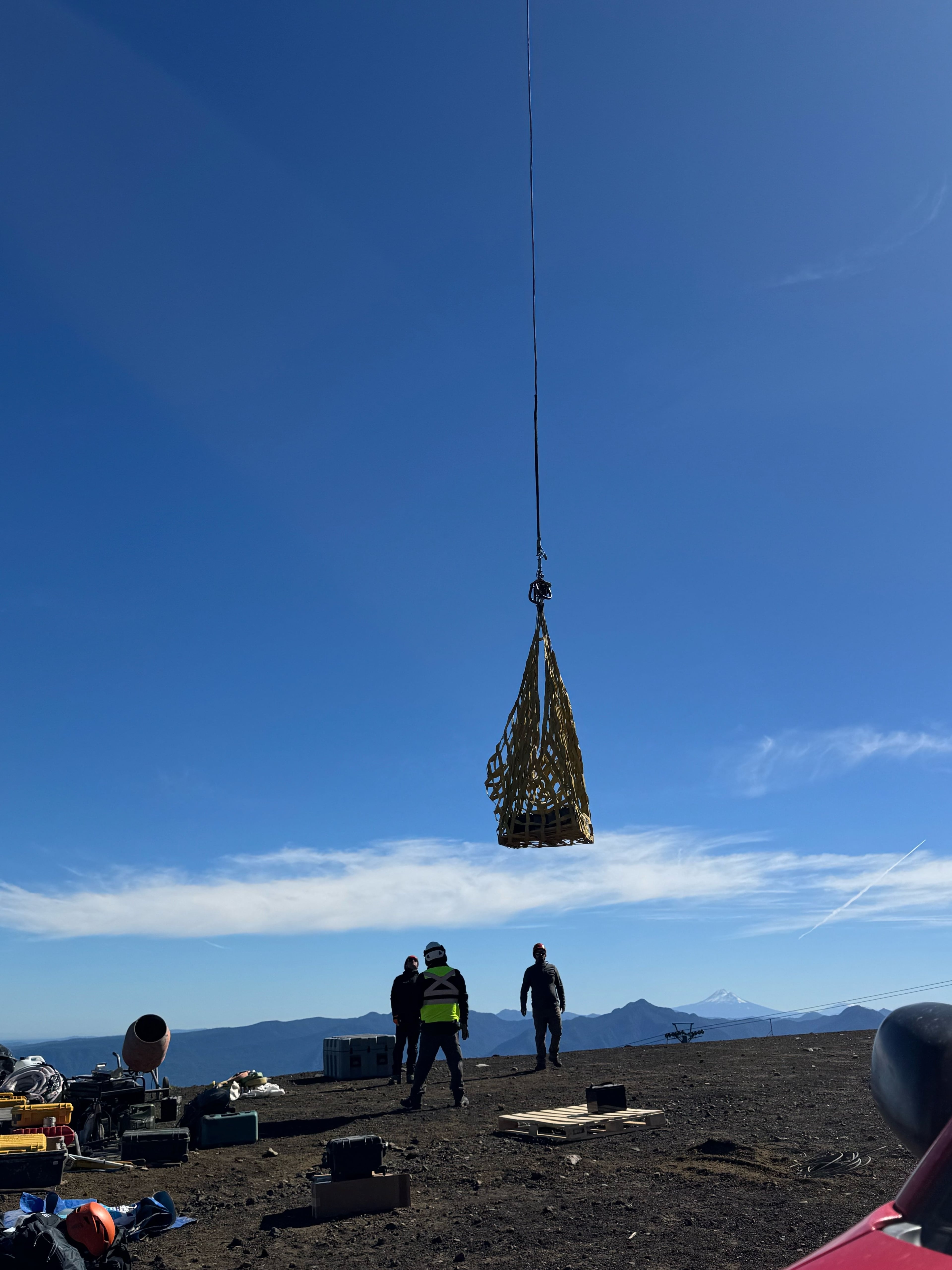 Helicopter transport during construction of the RKPI summit site